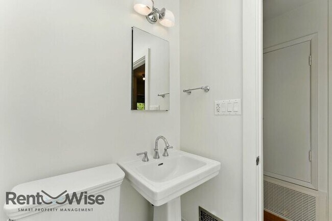 Building Photo - 61 Marview Way