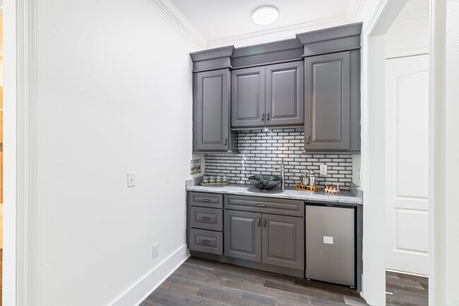 Building Photo - 337 Grande Pointe Cir