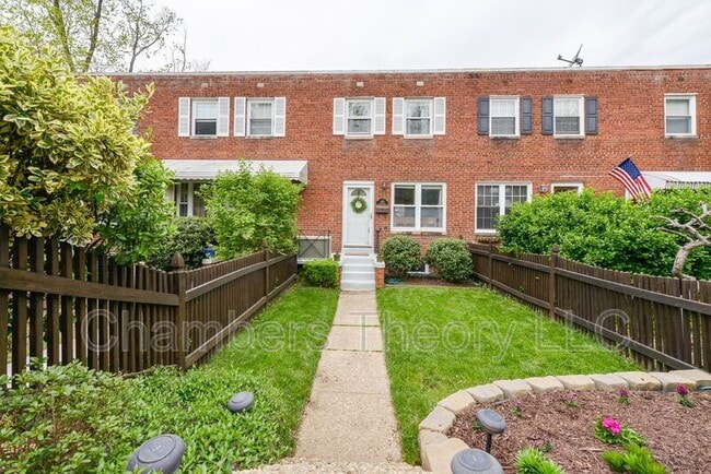 Building Photo - 629 S Henry St