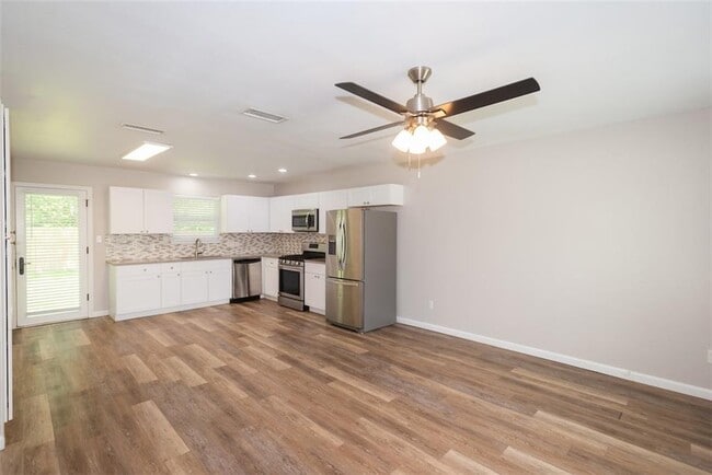 Building Photo - 6026 Bluebell Cir