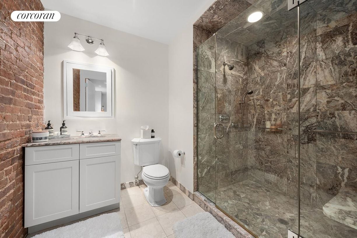 Building Photo - 62 Beach St