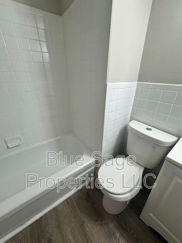 Building Photo - 212 N Wycombe Ave