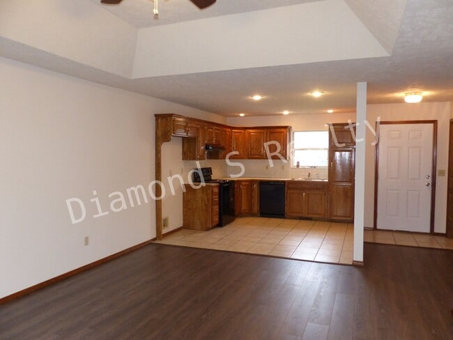 Building Photo - Spacious 2 Bedroom Duplex in Nixa!