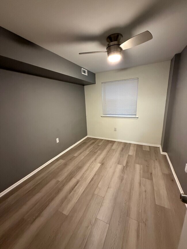 Building Photo - 3721 Ronnald Dr