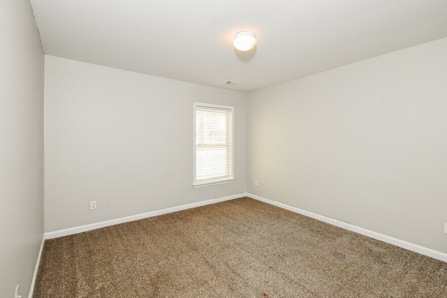 Building Photo - 1 Horseshoe Ln