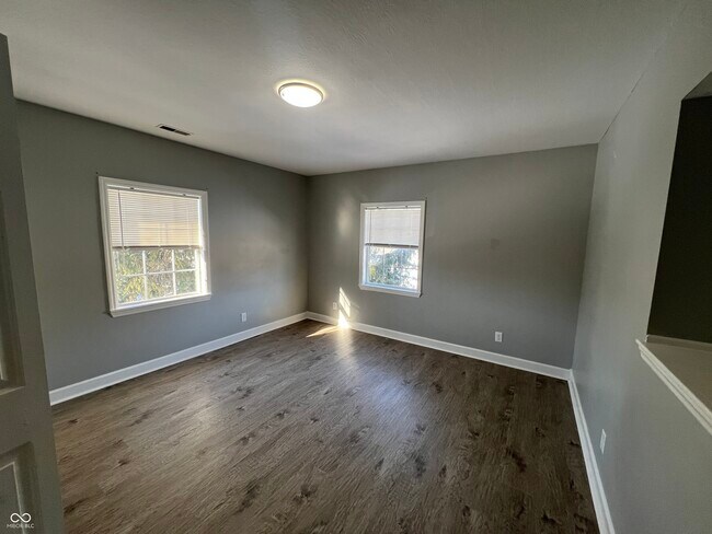 Building Photo - 5343 S Linwood Ave