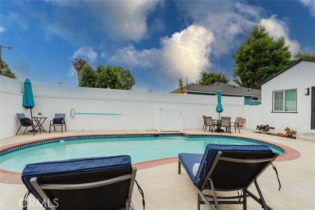 Building Photo - 6438 Lindley Ave