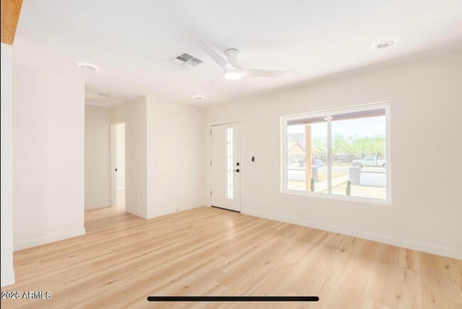 Building Photo - 902 E Fairmount Ave