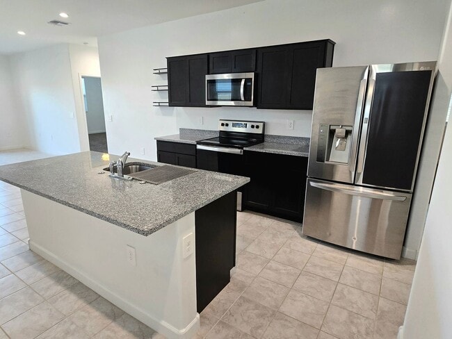 Building Photo - 3-bedroom home In Superstition Vistas, just 2 years new