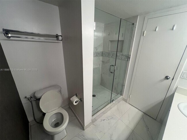Building Photo - 13499 Biscayne Blvd