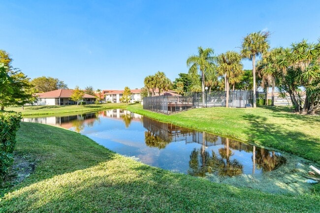 Building Photo - 9977 Three Lakes Cir