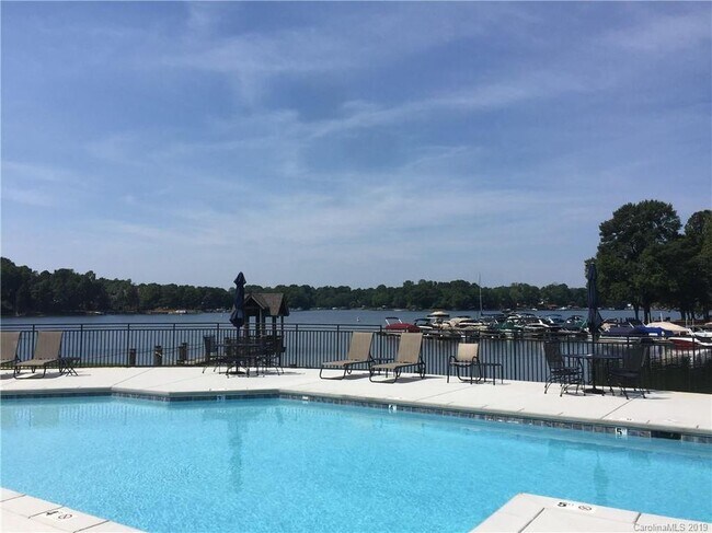 Building Photo - Fully Furnished on the Lake