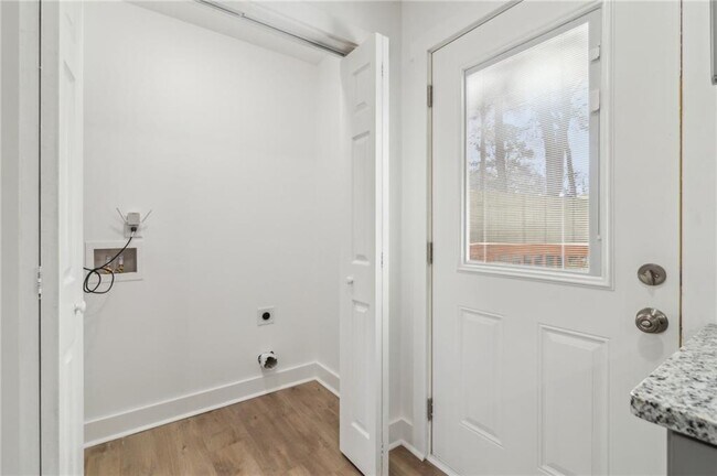 Building Photo - 4179 Hanes Dr