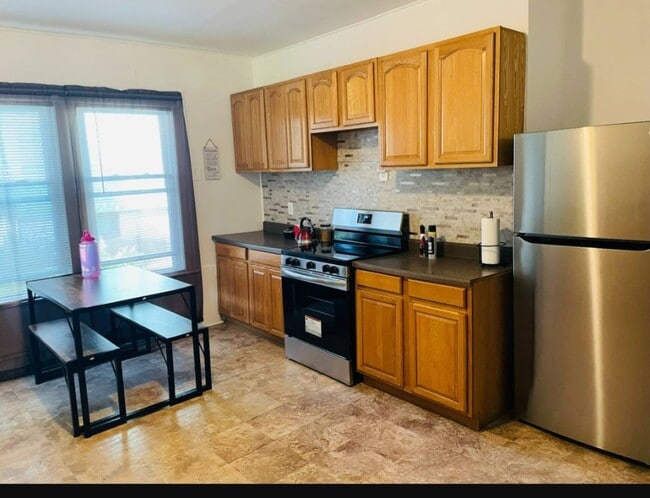 Building Photo - 9 Isabella St