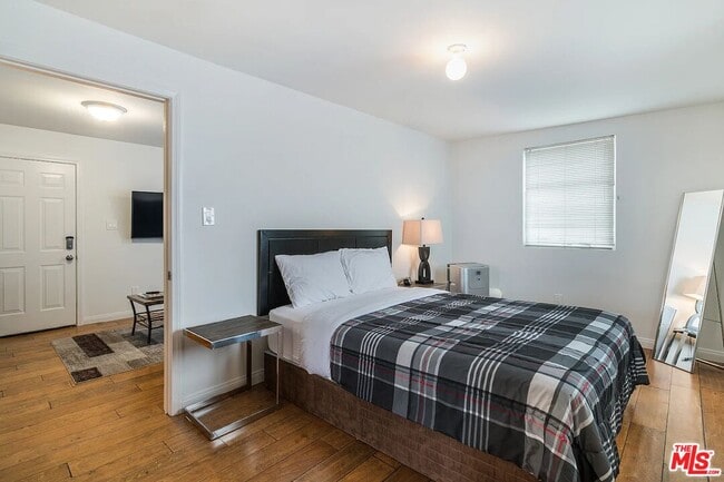 Building Photo - 5249 Satsuma Ave