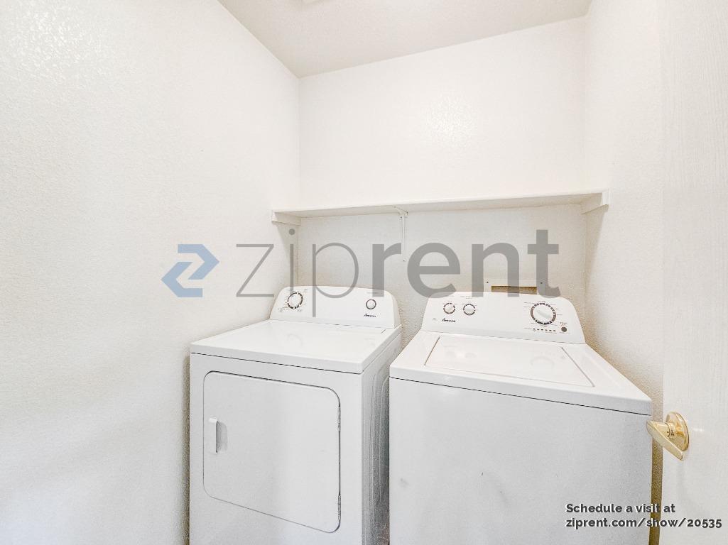 Building Photo - Unit