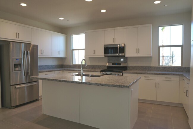 Building Photo - 36016 Franklin Dr