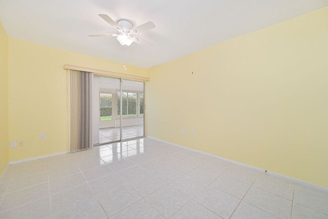 Building Photo - NOW AVAILABLE - Well Maintained Villa in C...