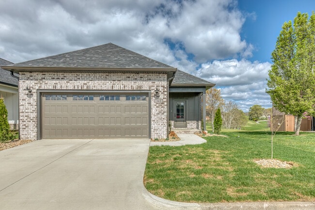 Building Photo - 307 Monroe Dr
