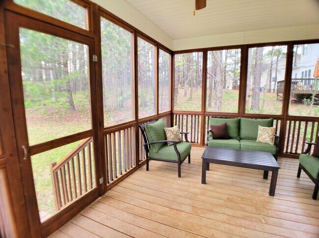 Building Photo - Gorgeous 3BD/2.5BA home with large upstairs bonus room and a 2 car garage in Clayton/Garner area!