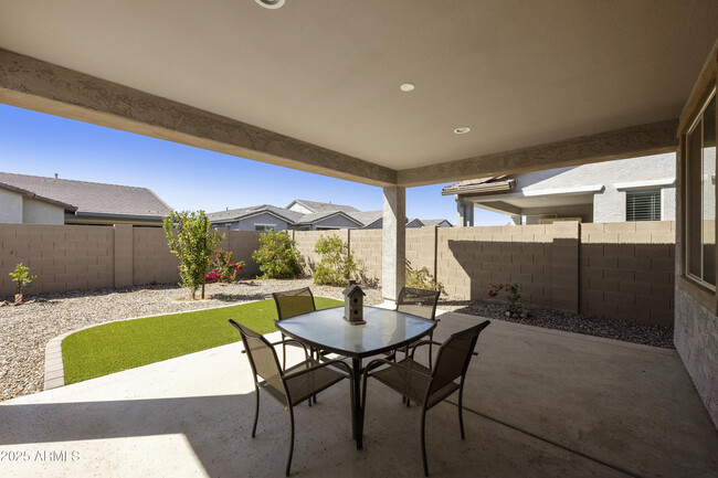 Building Photo - 5854 S Del Rancho