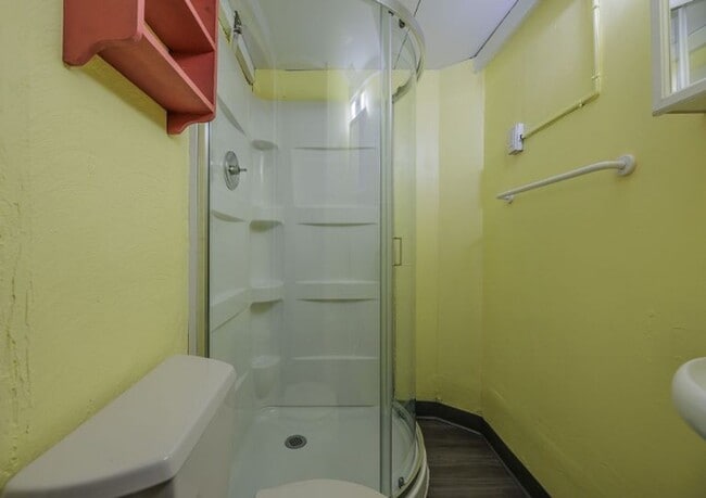 Building Photo - 914 13th St