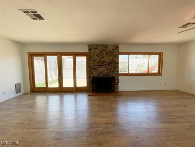 Building Photo - 3548 Silver Bend St