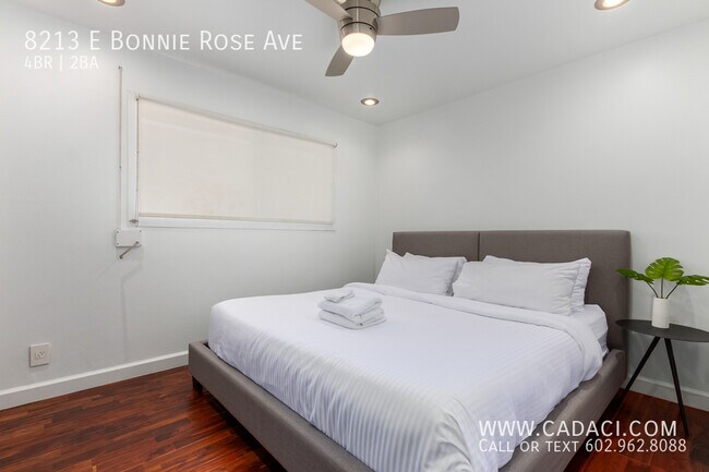 Building Photo - 8213 E Bonnie Rose Ave