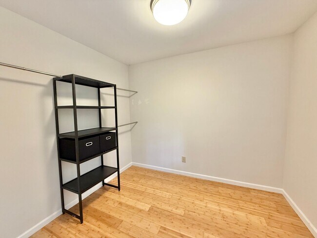 Building Photo - **OFFERING RENT PROMOTION FOR FIRST 6 MONT...