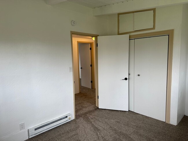 Building Photo - Beautifully updated 2 bedroom 1 bath home ...