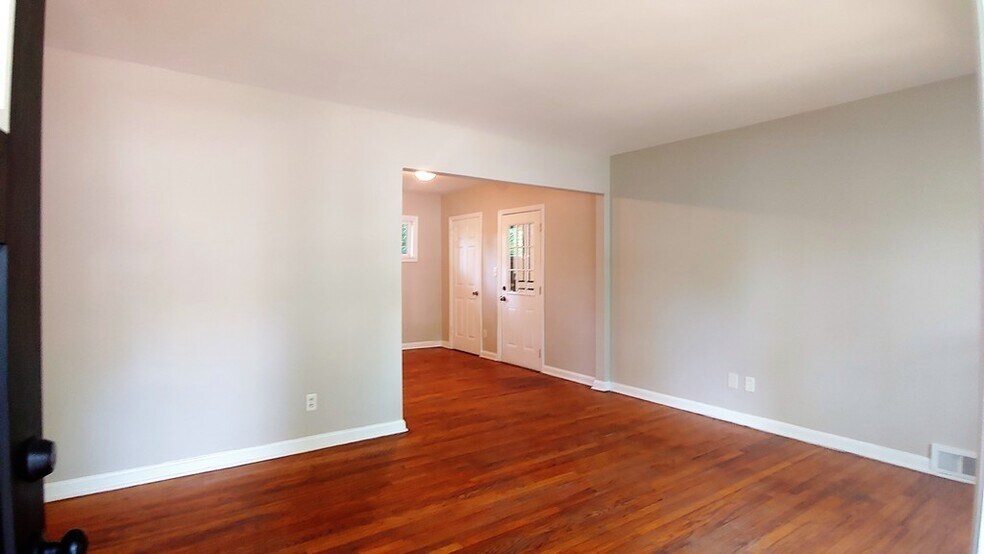 Building Photo - 1589 Tanager Cir