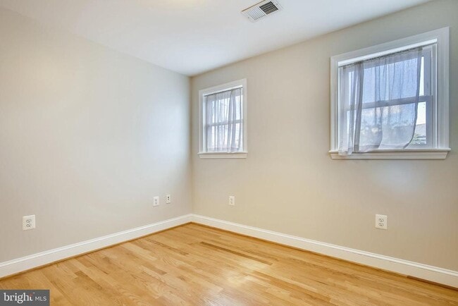 Building Photo - 119 N Peyton St