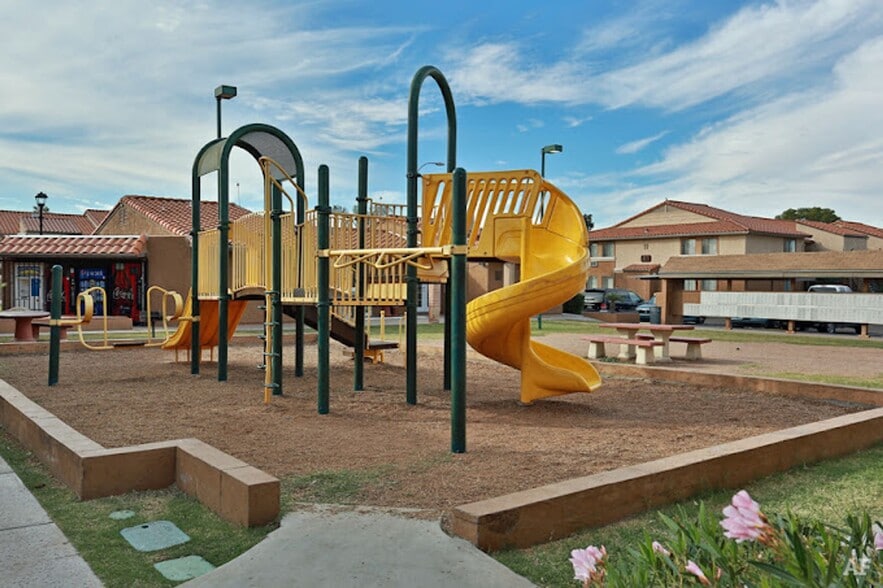 Building Photo - Fountain Oaks