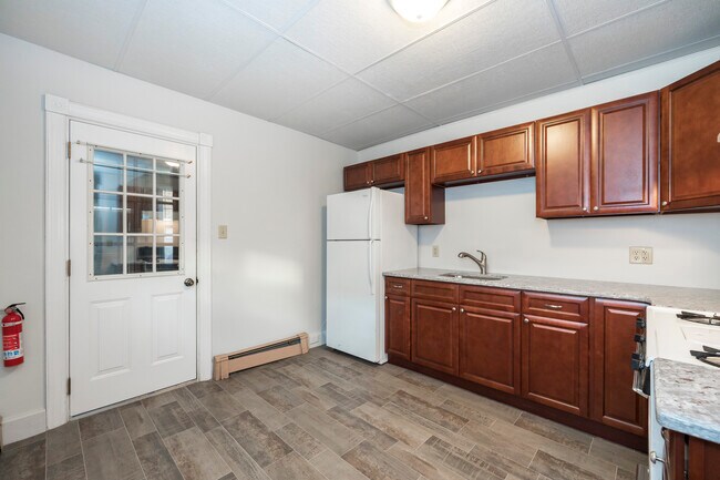 Building Photo - 351 Cherry St