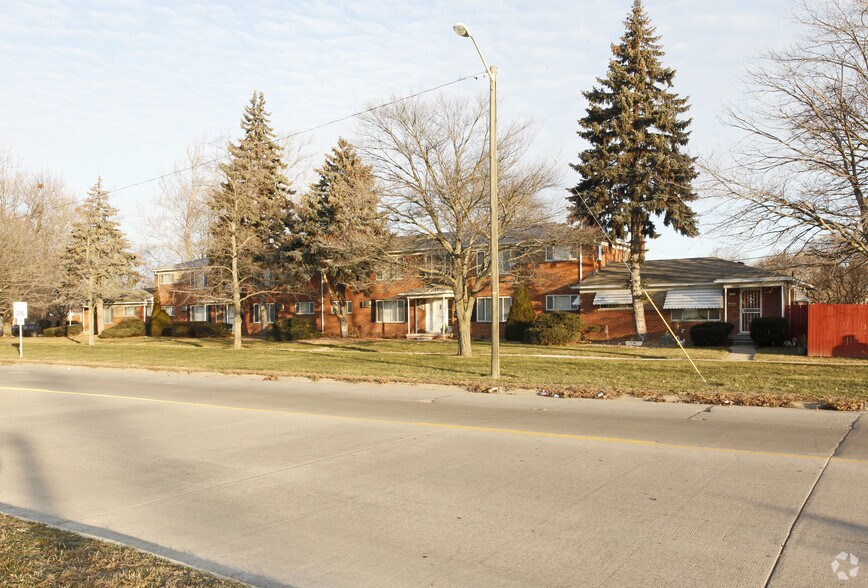 Primary Photo - 24106-24276 Ann Arbor Trl