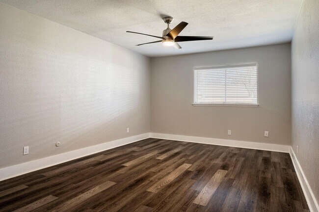 Building Photo - 3-2-2 Beauty Grand Prairie