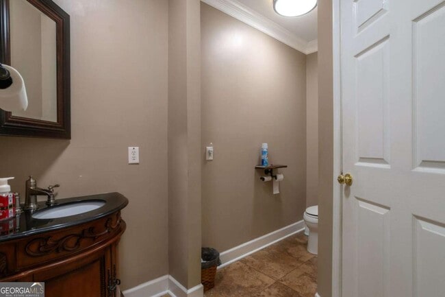 Building Photo - 4000 Hogans Mill Ln