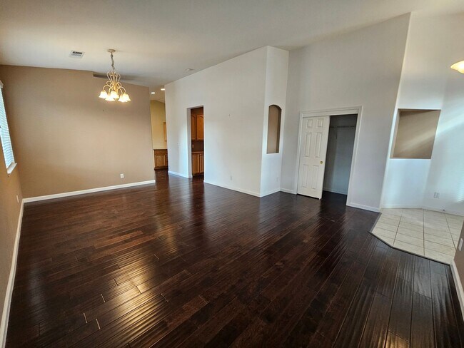 Building Photo - Single story home in Sylvan School District!