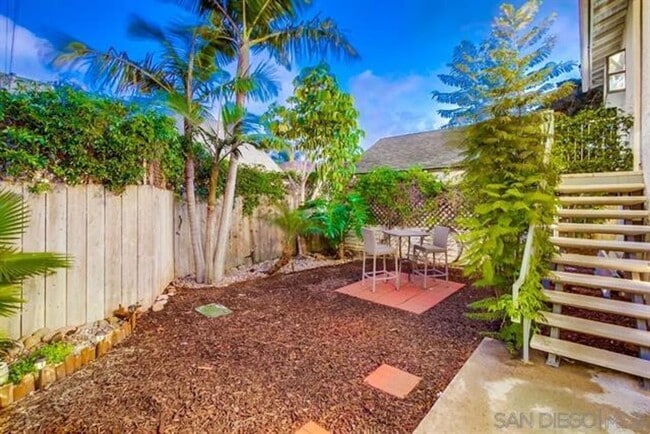 Building Photo - Open and Airy Back-Unit in Amazing Normal ...