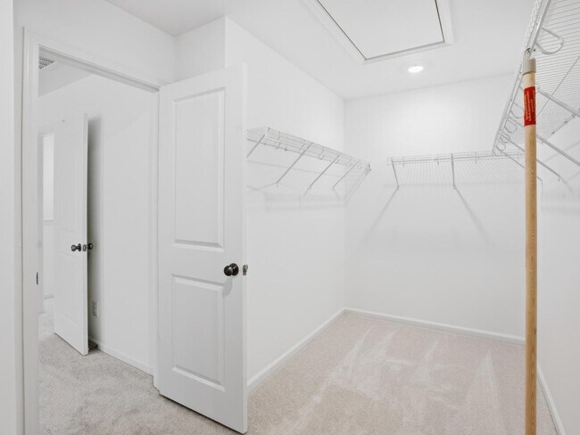 Building Photo - 214 Deercroft Dr