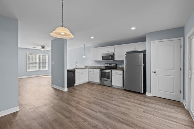 Building Photo - 1533 Pinebrook Court