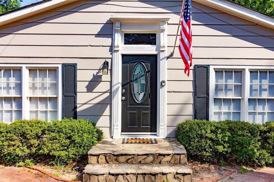 Building Photo - 3912 Crestview Dr