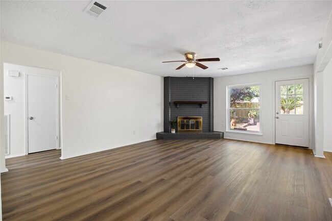 Building Photo - 8343 Carriage Creek Dr