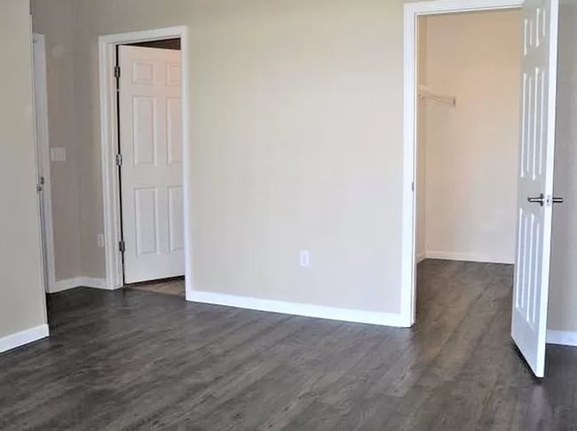 Building Photo - 2 Bedroom Condo Minutes to Ft. Carson