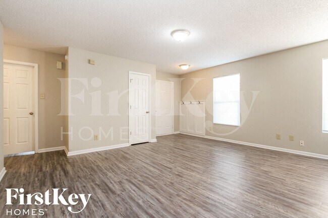 Building Photo - 10734 Pavilion Dr