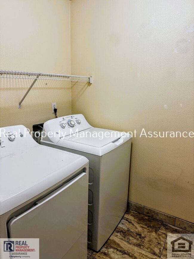 Building Photo - 2383 SE 61st Ln