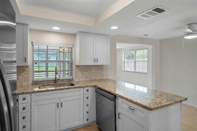 Building Photo - 9740 Lamantin Dr