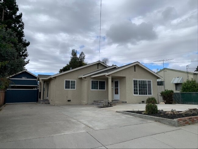 Building Photo - 3825 Union St