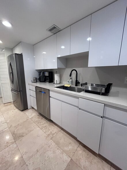 Building Photo - 9801 Collins Ave