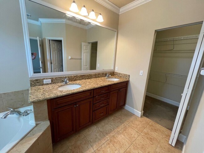 Building Photo - Great Home in Long Leaf